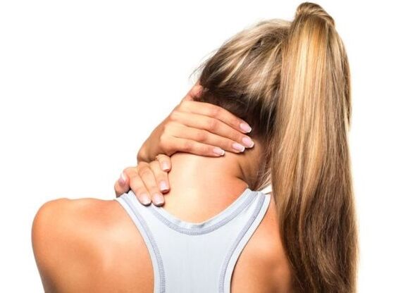 Osteocondrosis de la columna cervical en una mujer